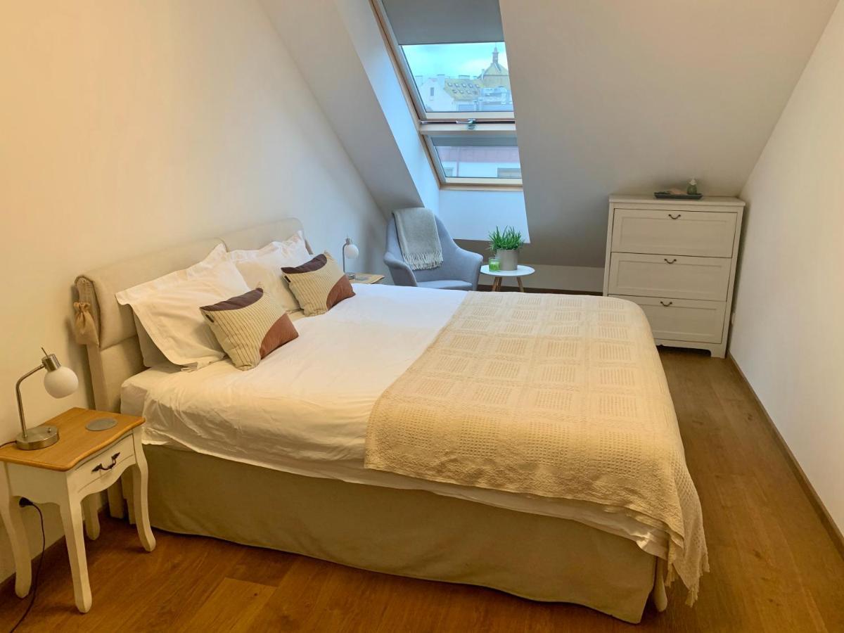 Bl - The Penthouse, 24Hr Self Check-In, 2 Bedrooms, Fireplace, Ac, Panoramic View From Main Balcony, 3-Minute Walk To City Center Banska Bystrica Bagian luar foto
