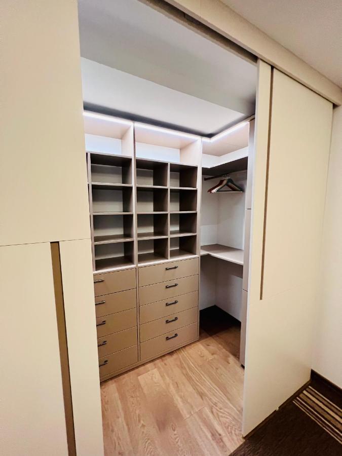 Bl - The Penthouse, 24Hr Self Check-In, 2 Bedrooms, Fireplace, Ac, Panoramic View From Main Balcony, 3-Minute Walk To City Center Banska Bystrica Bagian luar foto